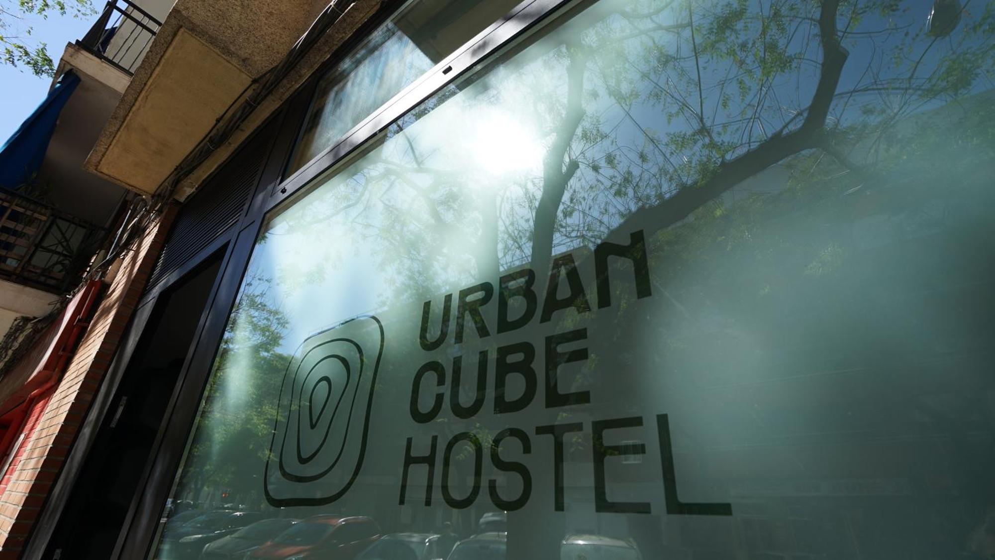 Urban Cube Hostel Sevilla Exterior photo