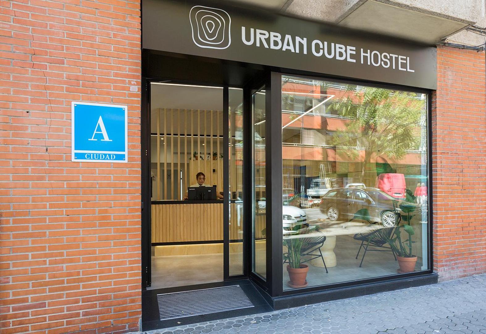 Urban Cube Hostel Sevilla Exterior photo